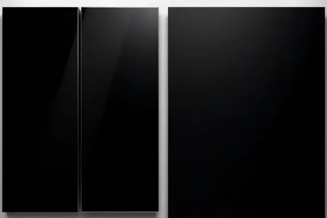 Render 3D comparando acabamentos espelhado reflexivo e black glass fosco em painéis de eletrodoméstico com design premium