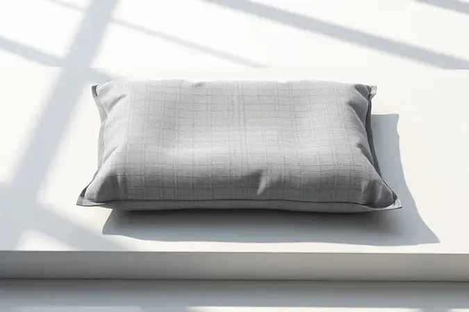 Bolsa térmica genérica em render 3D sobre superfície minimalista com iluminação suave profissional.