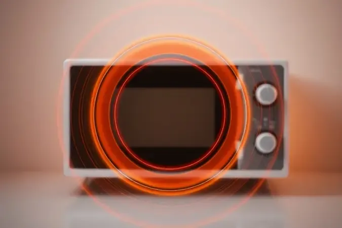 Render 3D conceitual representando potência e ondas de energia de micro-ondas com tons quentes e design moderno